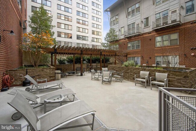 Building Photo - 1300 N St NW