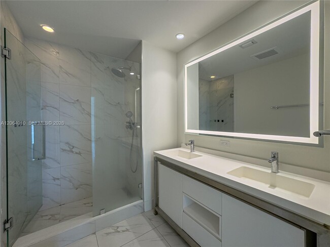 Building Photo - 2000 Metropica Wy