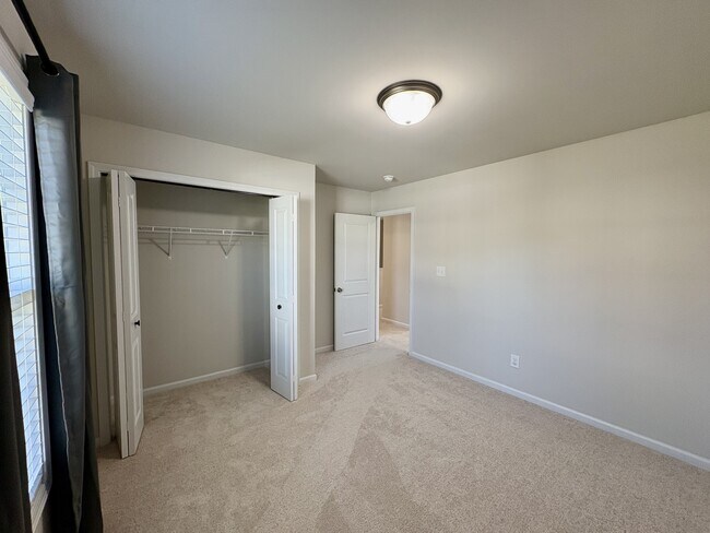 Building Photo - 189 Traverse Dr