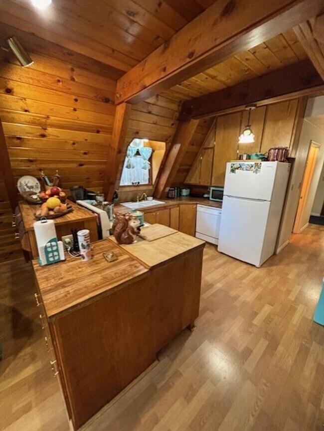 Building Photo - 10905 Elm Dr