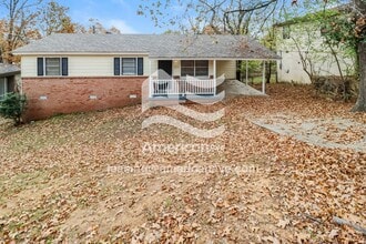 Building Photo - 121 Lindenhurst Dr