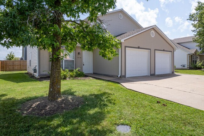 Building Photo - 2412-2414 Calder Ct.