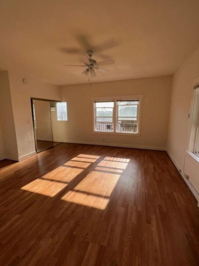 Interior Photo - 984 S. Oxford Avenue,