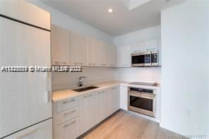 Building Photo - 1 br, 2 bath Condo - 45 SW 9th St Apt 4205