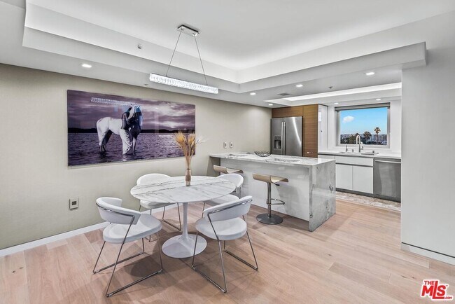 Building Photo - 13700 Marina Pointe Dr