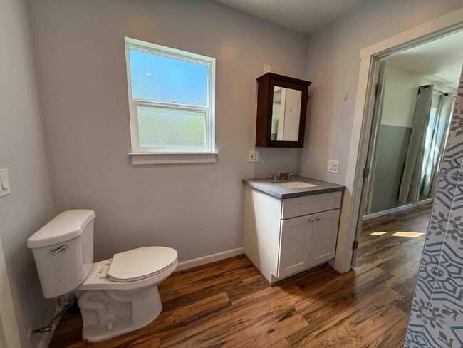 Building Photo - West Sac 2 Bed With River Access