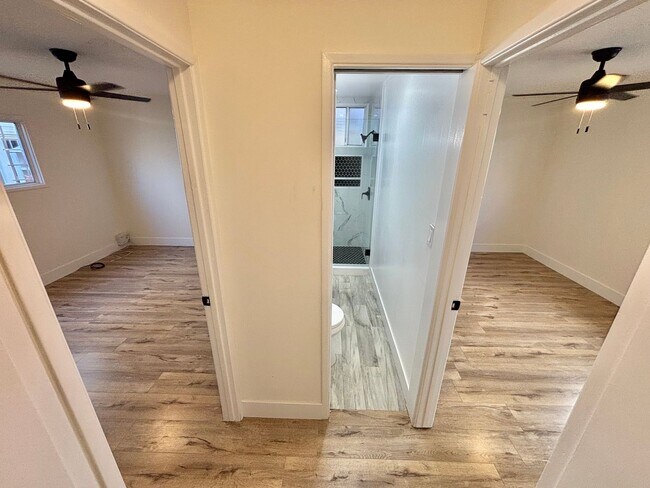 Building Photo - Fully Renovated 2bd/1ba! Just a block from...
