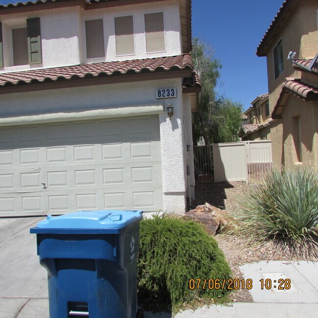 Building Photo - Adorable 2 Story Home!