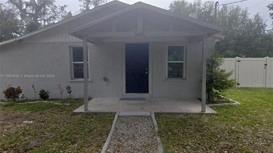 Building Photo - 1601 E Annona Ave