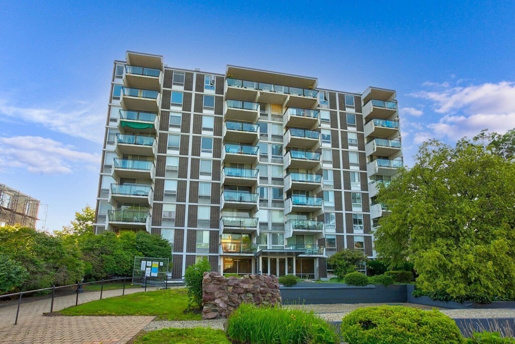 Building Photo - 60 Babcock St