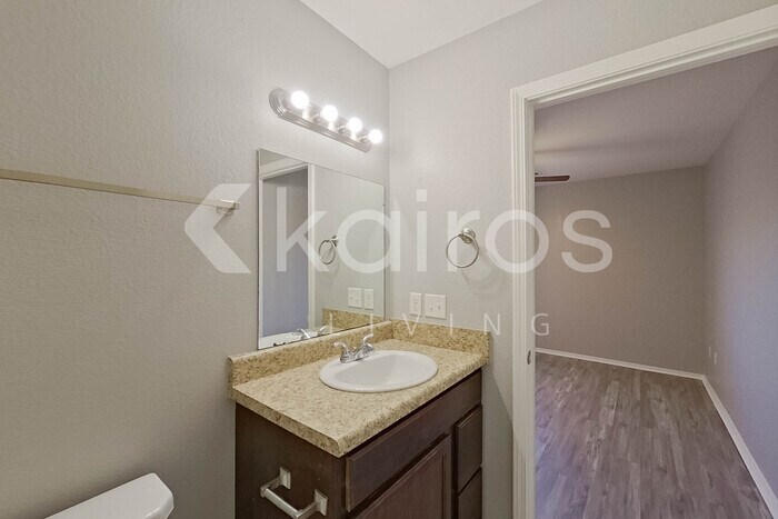 Building Photo - 5002 Thomas St