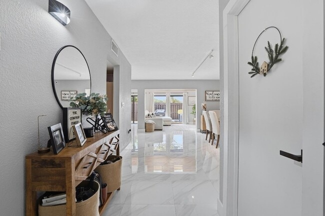 Building Photo - 7136 SW 105th Ct