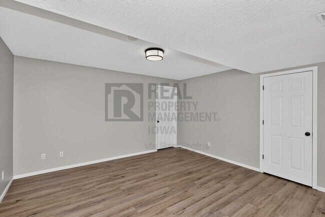 Building Photo - 2305 NE Hanover Ct