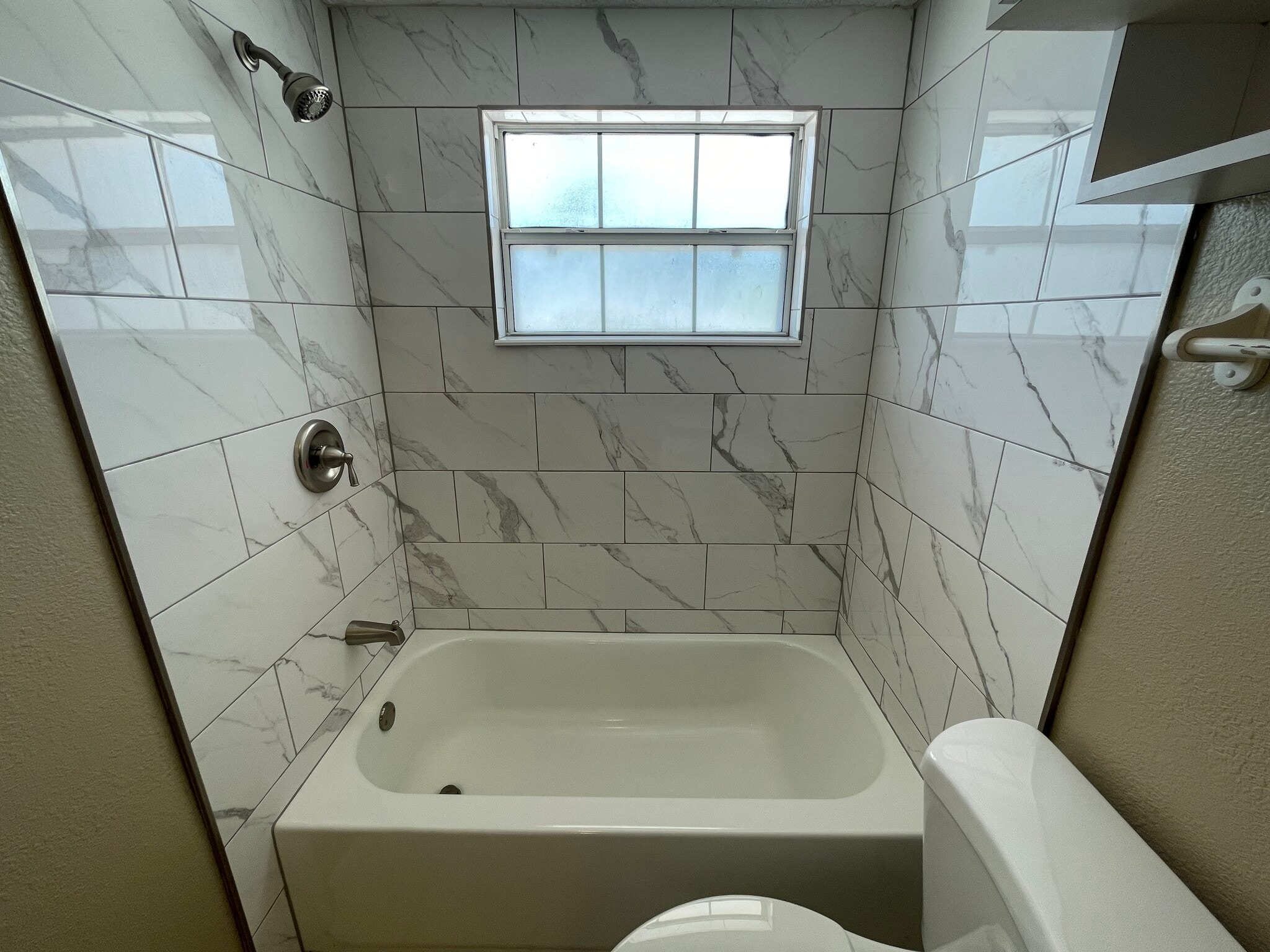 Building Photo - 1221 W Pierce St