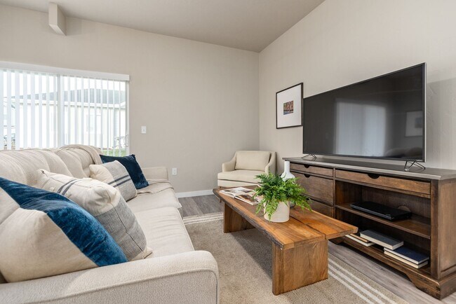 Building Photo - Wilson Creek Townhomes! Move In By 7/31 & ...