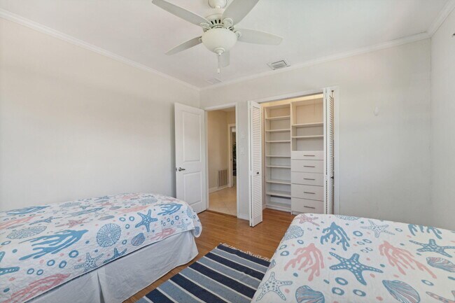 Building Photo - 2691 NE 18th St