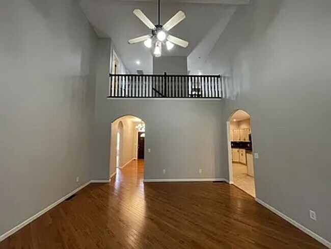 Building Photo - Here is your chance for a fancy 4 bedroom,...