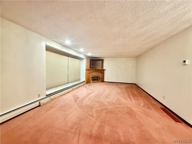 Building Photo - 94 S Prince Dr