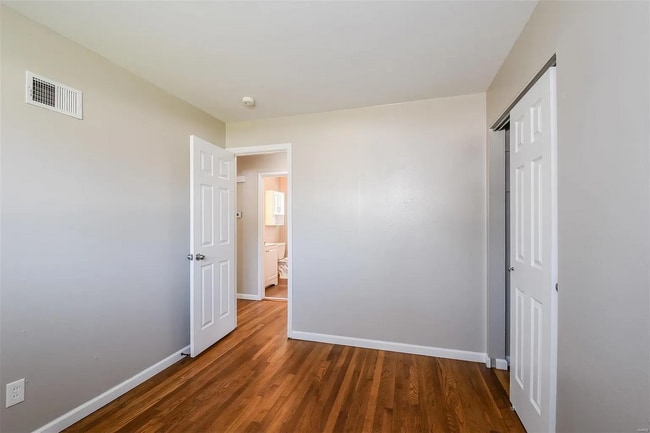 Building Photo - 745 Northmoor Dr