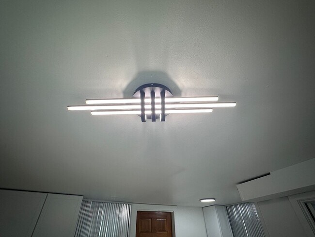 Building Photo - 303 Weston Ave