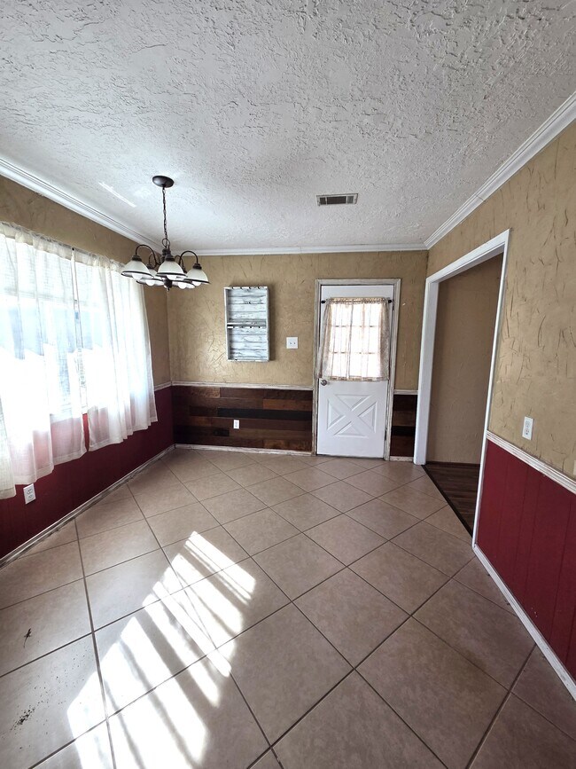 Building Photo - 121 County Rd 637