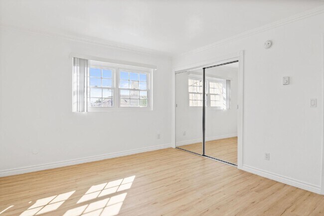 Building Photo - Stylish 1-Bedroom Apartment with Private B...