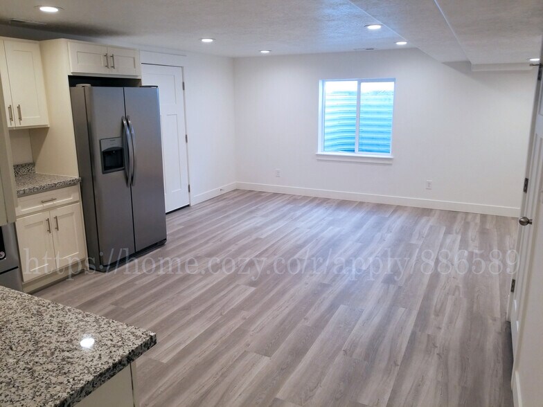 Building Photo - 115 N 410 E St