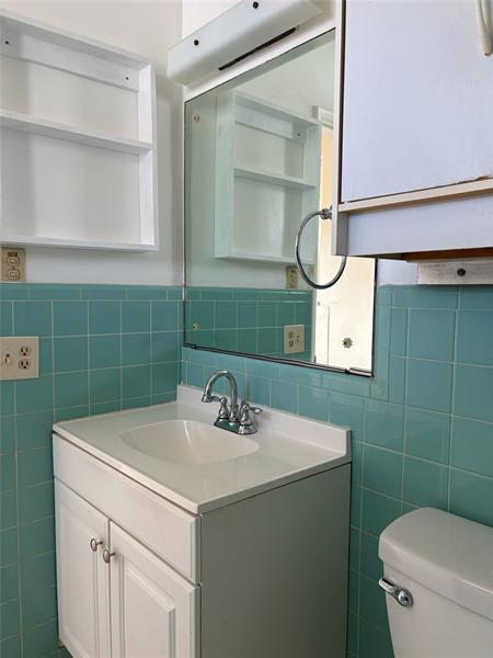 Building Photo - 2719 NE 32nd St