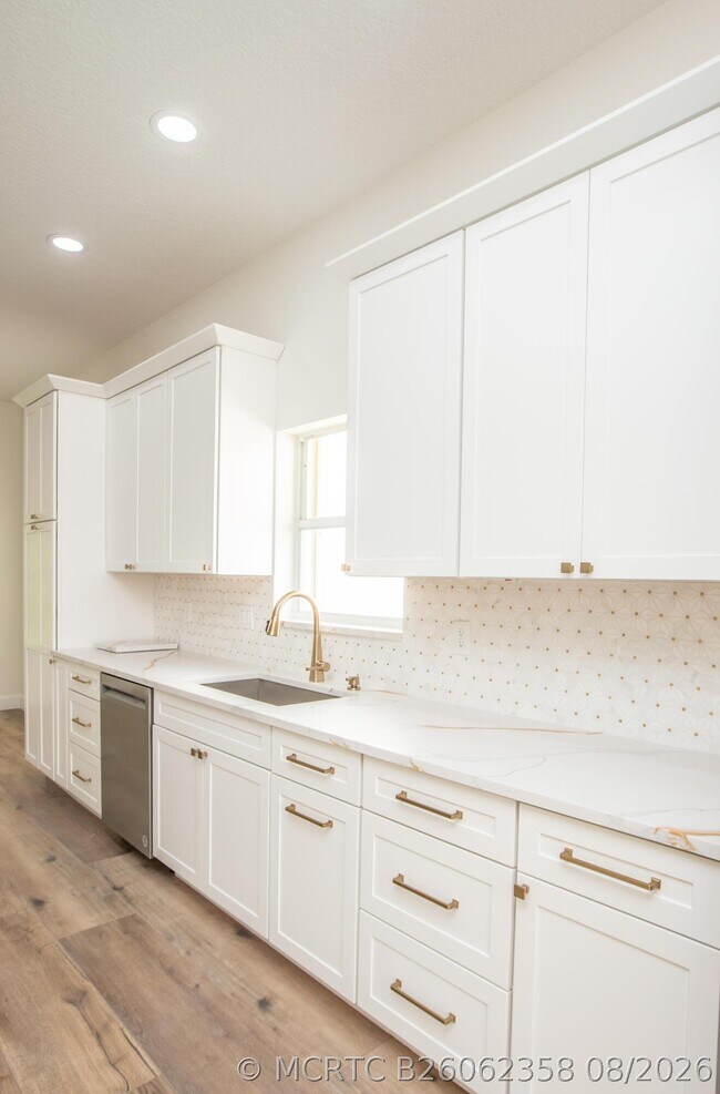Building Photo - 10881 La Salinas Cir
