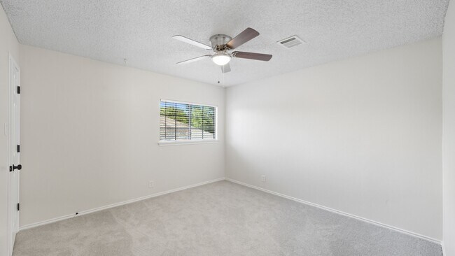 Building Photo - 1073 Stone Hollow