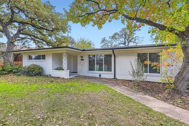 Building Photo - 1713 Mariposa Dr