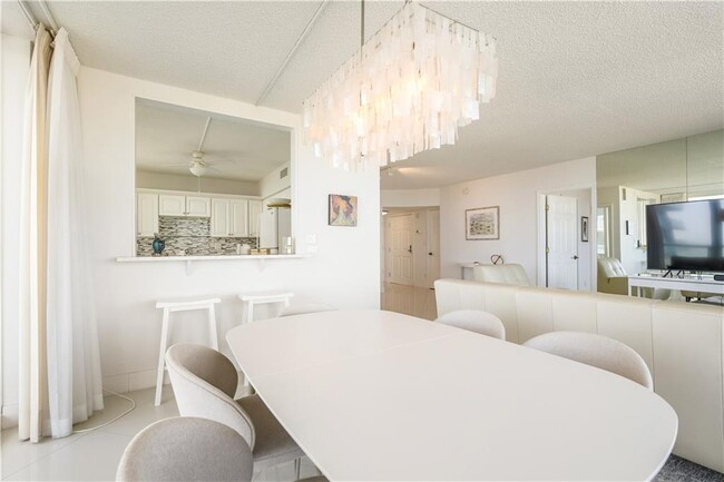 Building Photo - 3554 Ocean Dr
