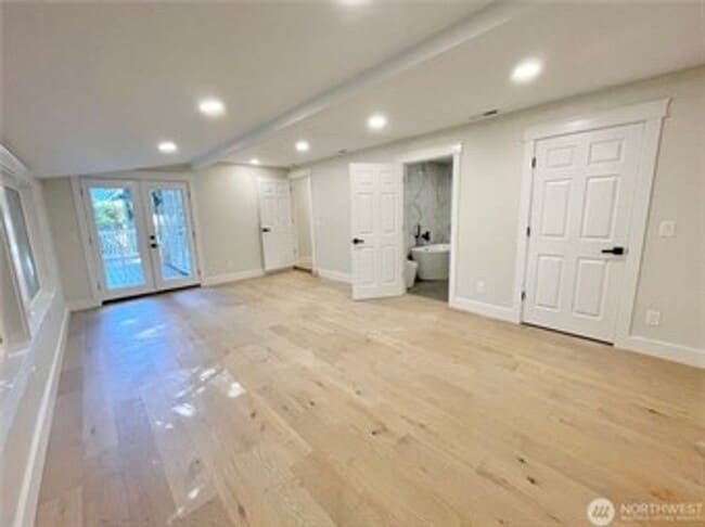 Building Photo - 3Bd/2.5Ba Mercer Island House