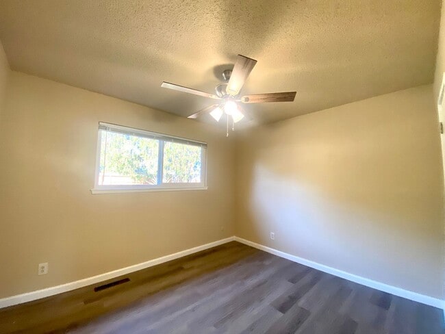 Building Photo - $1,895 Peach & Mckinley, 3 Bedroom - E. Ho...