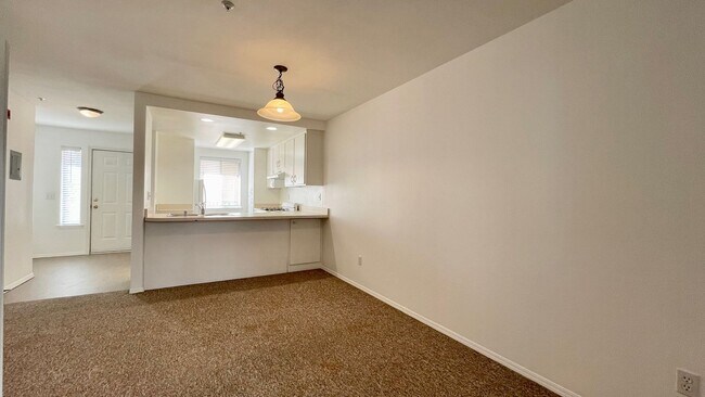 Building Photo - One Bedroom Apartment Near Downtown SLO