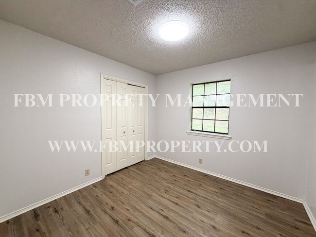 Building Photo - 221 Highland Ave