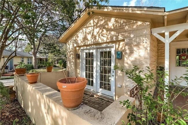 Building Photo - 1504 Hillmont St