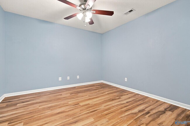 Building Photo - 161 Alderwood Dr