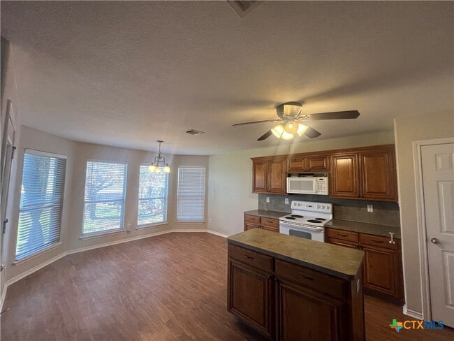 Building Photo - 2130 Jasons W Ct