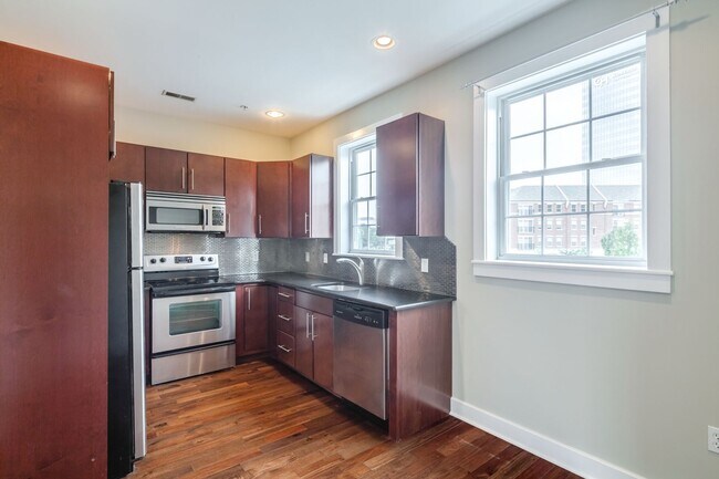 Building Photo - 2633 Catharine St