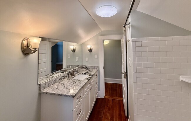 Building Photo - 107 W Geer St