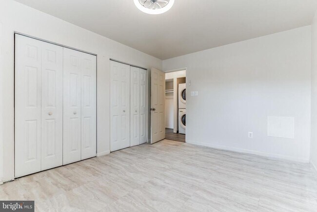 Building Photo - 7598 Gales Ct