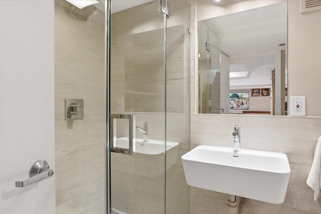 Building Photo - 3221 Coquelin Terrace