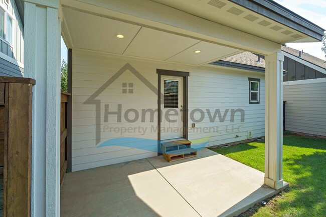 Building Photo - Craftsman-Style Home in Coeur d'Alene with...