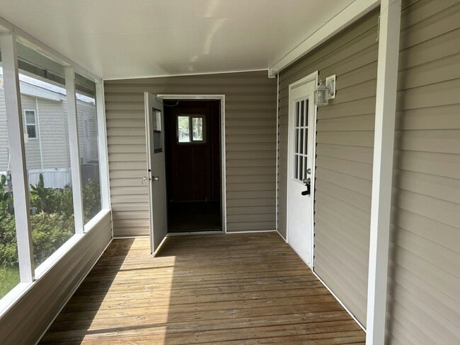 Building Photo - 6941 MacDonald Ct