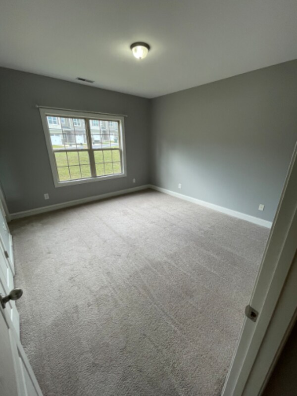 Building Photo - 205 Birdie Ct