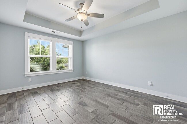 Building Photo - Oversized Kitchen + Near Park Circle Location | 2BR Townhome