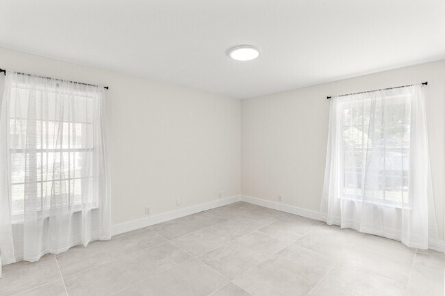 Building Photo - 733 Nantucket Cir