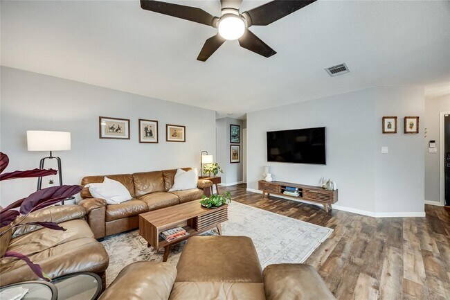 Building Photo - 721 Betterman Dr