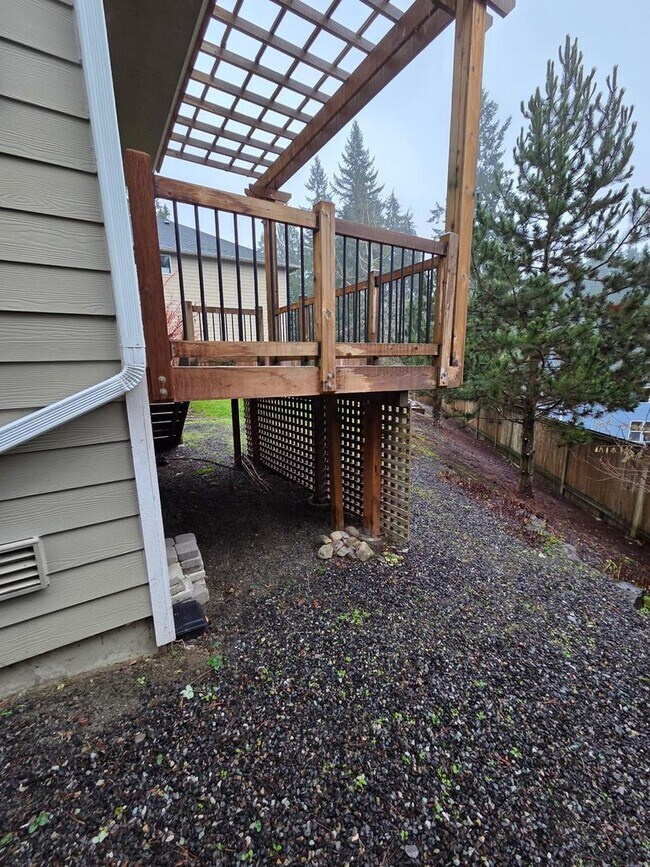 Building Photo - Beautiful 3-Bed Home with Private Yard and Modern Upgrades